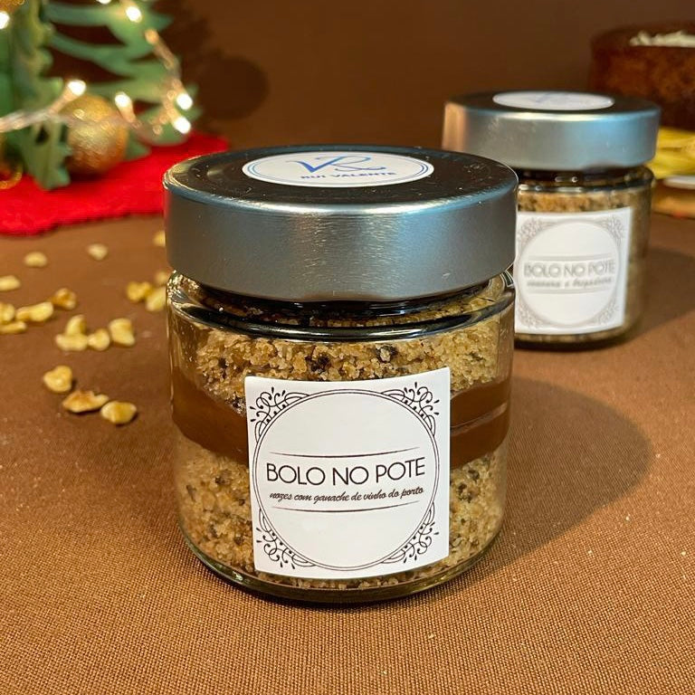 Bolo no Pote de Nozes com ganache de vinho do porto