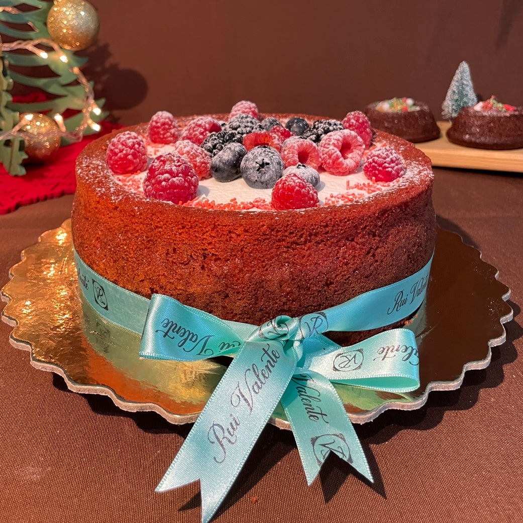 Pool Cake de Red Velvet com Cream cheese e Frutos vermelhos