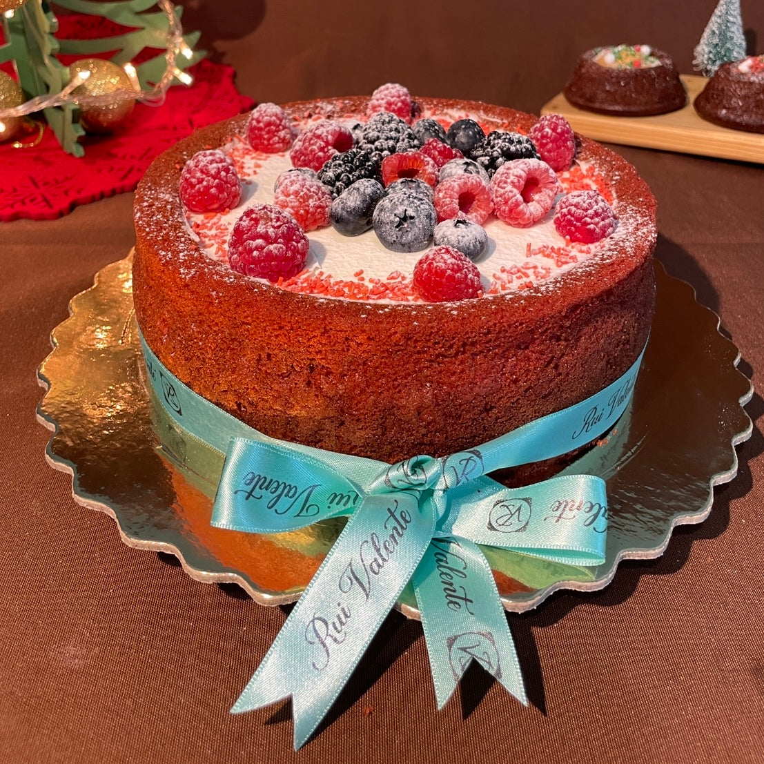 Pool Cake de Red Velvet com Cream cheese e Frutos vermelhos