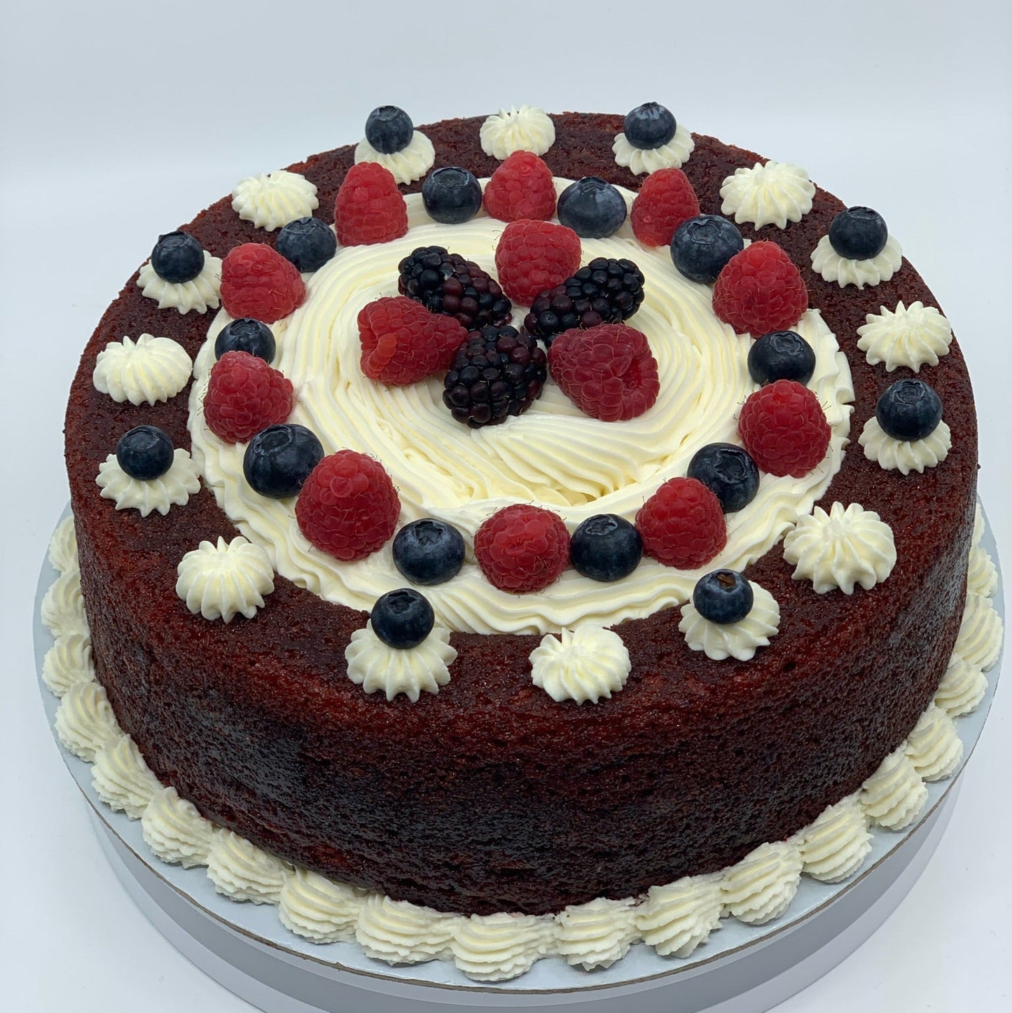 Pool Cake de Red Velvet e Frutos