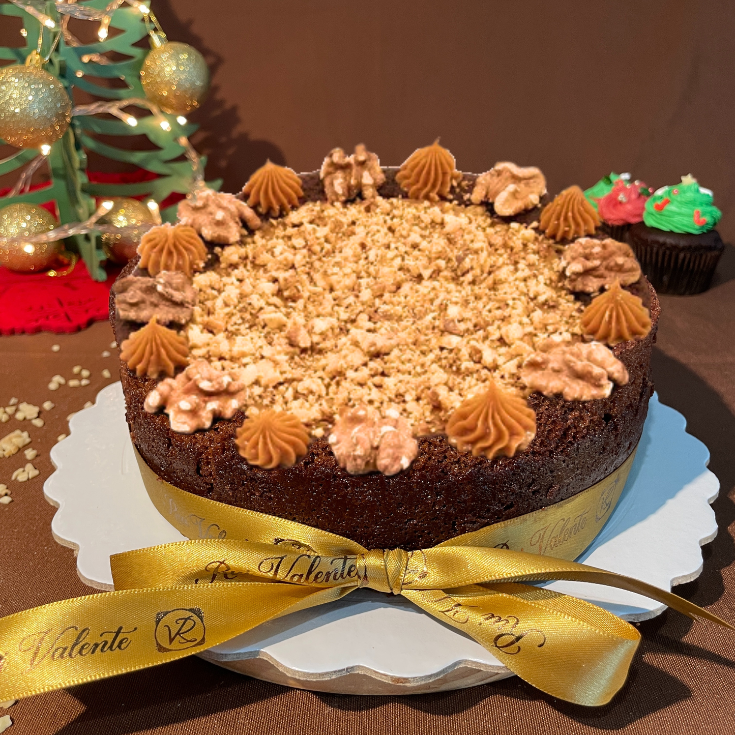 Pool Cake de Chocolate com recheio de Doce de Leite e topping de nozes