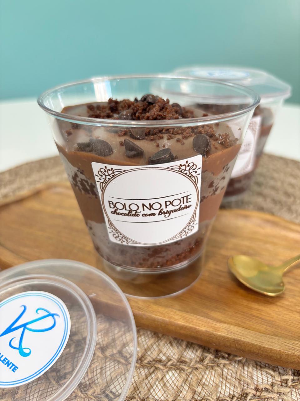 Bolo no Pote de Chocolate com Recheio de Brigadeiro