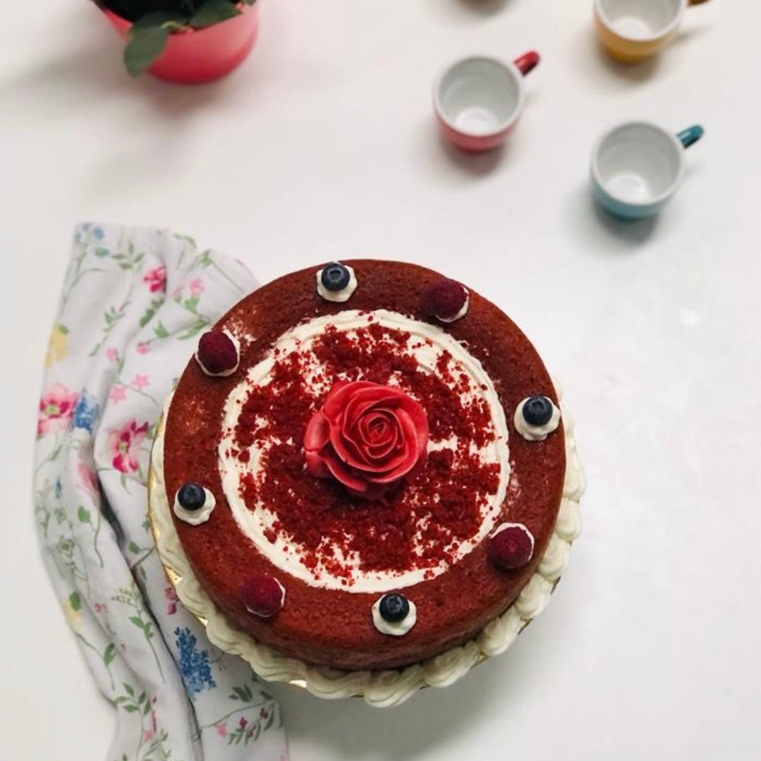 Pool Cake com rosa em caixa especial de prenda para a Mãe