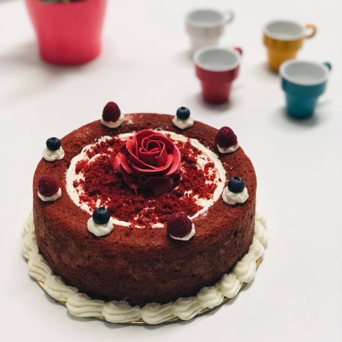 Pool Cake com rosa em caixa especial de prenda para a Mãe